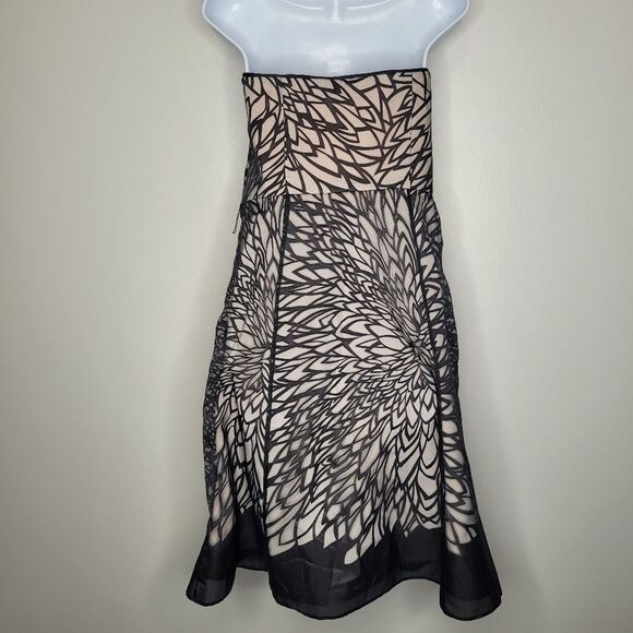 White House Black Market abstract flower outlined print structured bodice 10 - Picture 2 of 10